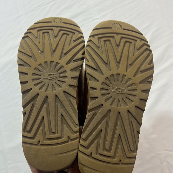 Uggs size 7 - Picture 2 of 7